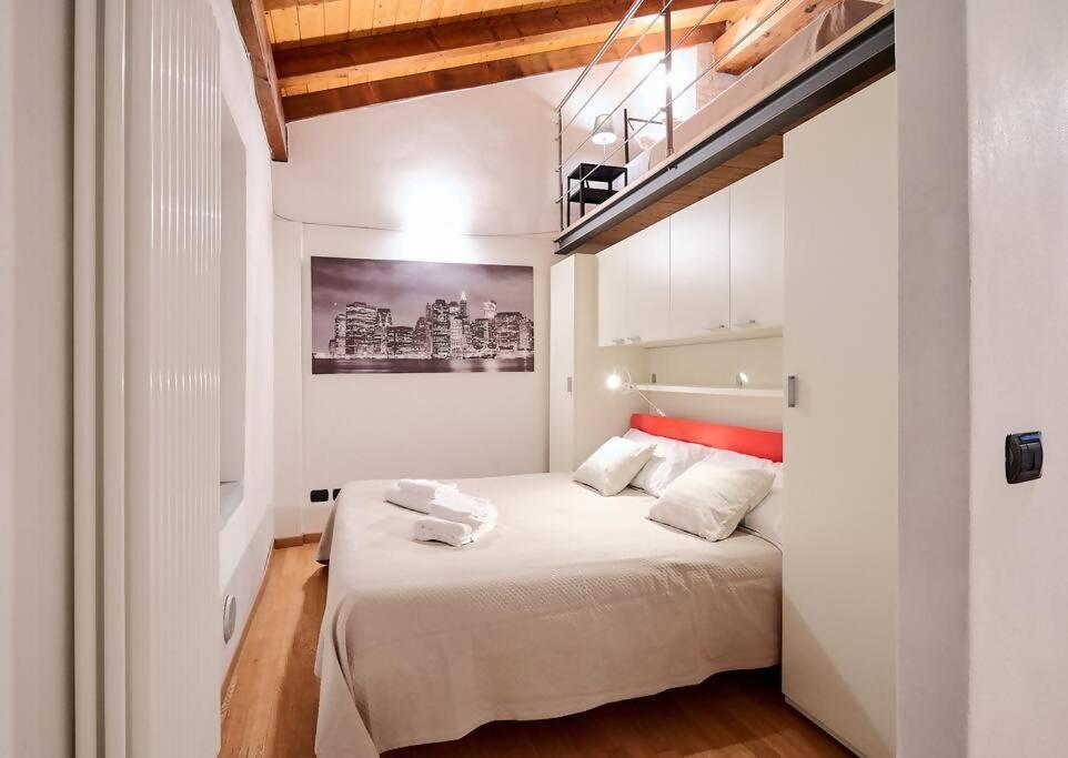 Johnny Suites Bergamo Alta Δωμάτιο φωτογραφία
