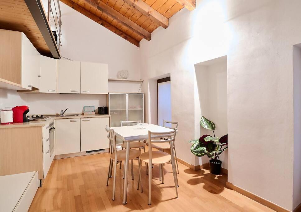 Johnny Suites Bergamo Alta Δωμάτιο φωτογραφία