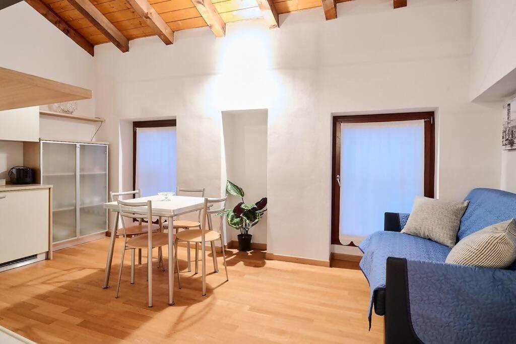 Johnny Suites Bergamo Alta Δωμάτιο φωτογραφία