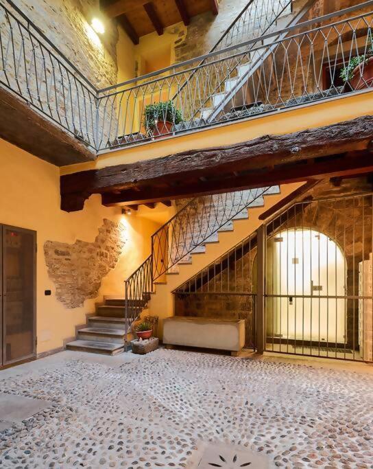 Johnny Suites Bergamo Alta Δωμάτιο φωτογραφία
