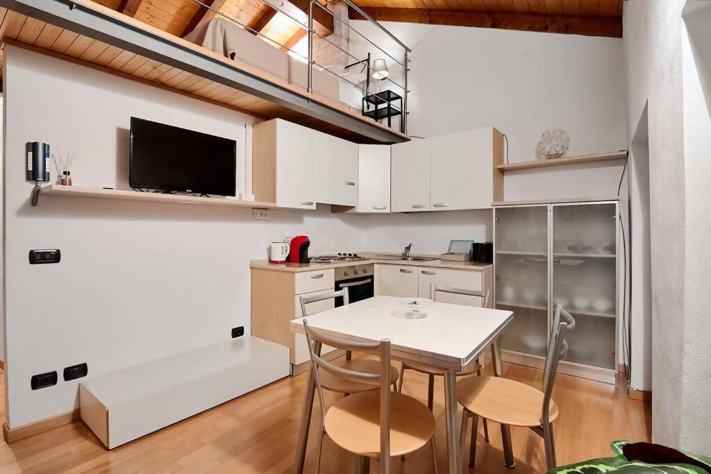 Johnny Suites Bergamo Alta Δωμάτιο φωτογραφία